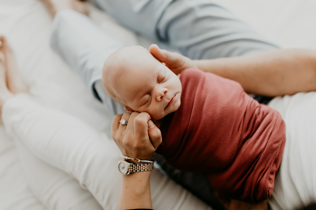 Entwicklung des Neugeborenen: Meilensteine im ersten Lebensjahr