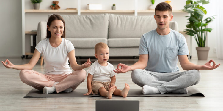 Elternsein im digitalen Zeitalter Zwischen Inspiration, Vergleich und Überforderung